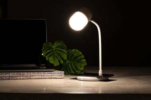 Lampe LED avec chargeur induction et enceinte bluetooth personnalisable