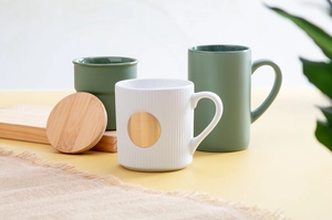 Mug céramique avec plaque en laiton personnalisable