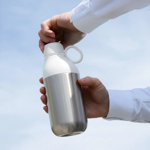 Bouteille et gobelet 2 en 1 (500 ml / 370 ml) Double paroi en acier inoxydable recyclé et ABS personnalisable