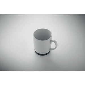 Mug en céramique avec finition blanche mate et base en silicone personnalisable